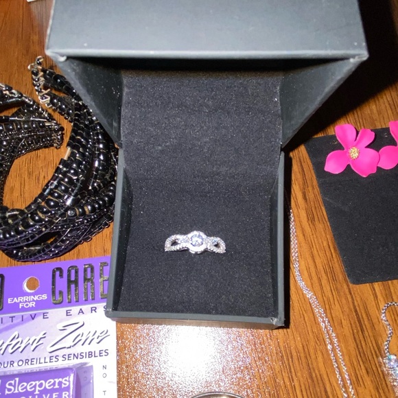 Jewelry bundle - Picture 2 of 5